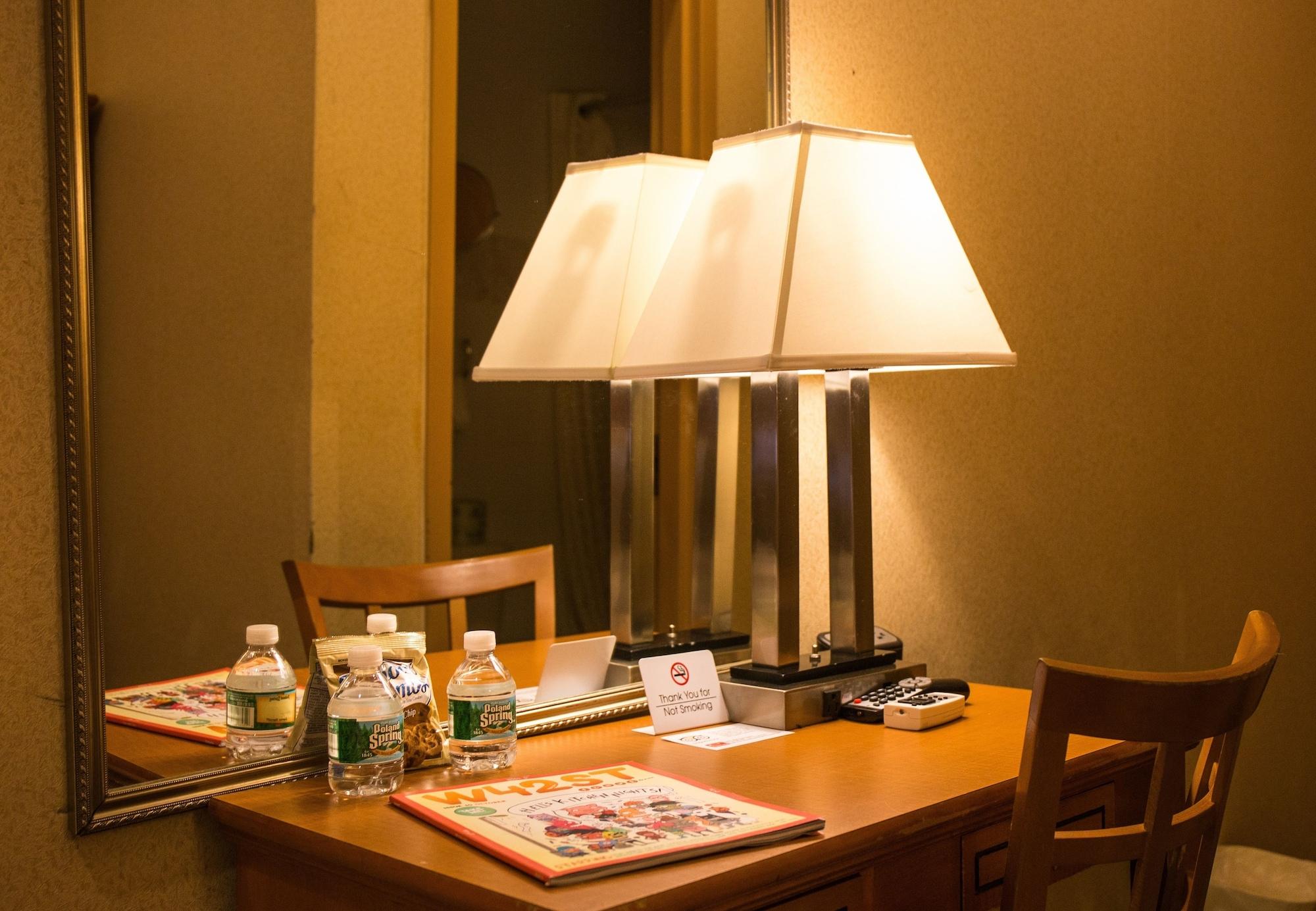 Econo Lodge Times Square Нью-Йорк Екстер'єр фото