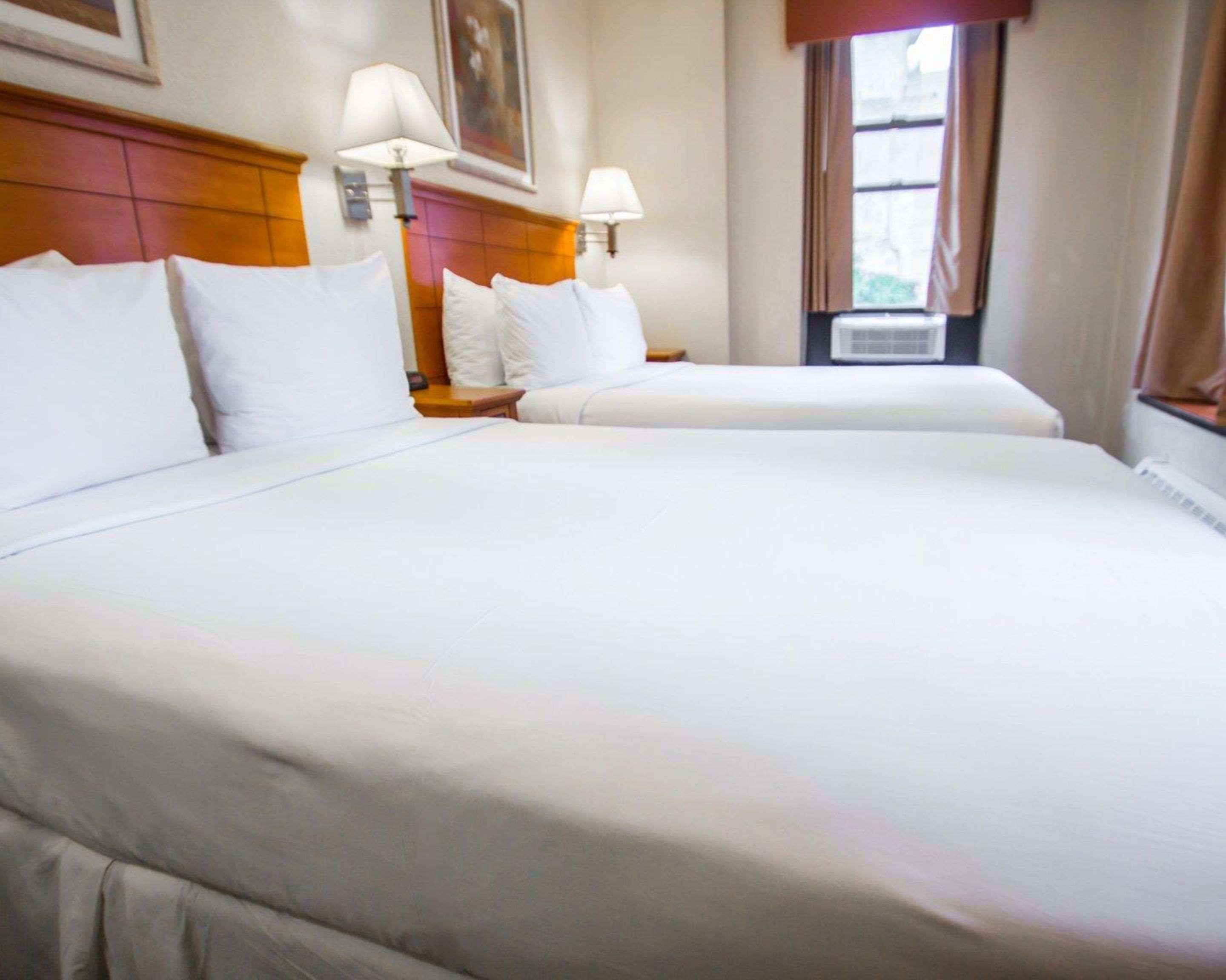 Econo Lodge Times Square Нью-Йорк Екстер'єр фото
