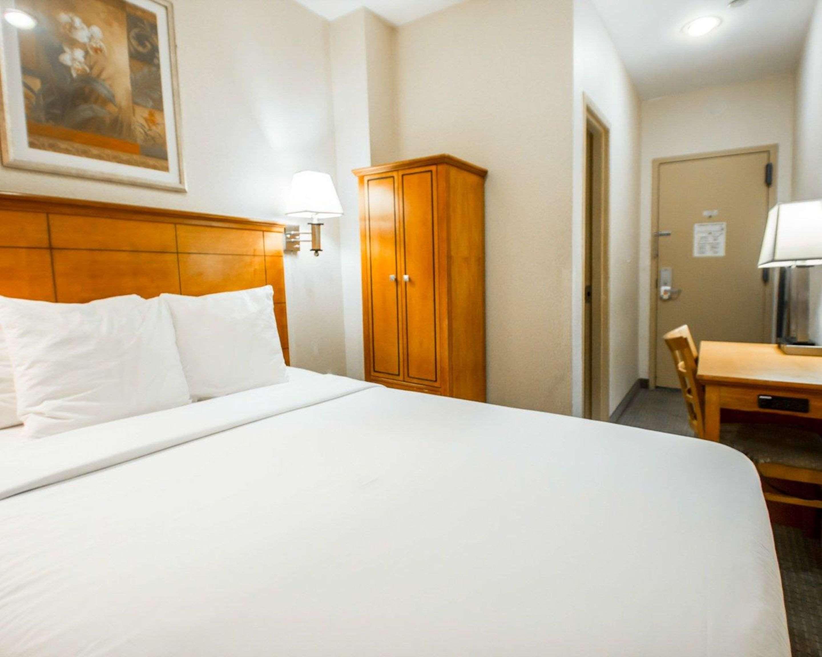 Econo Lodge Times Square Нью-Йорк Екстер'єр фото