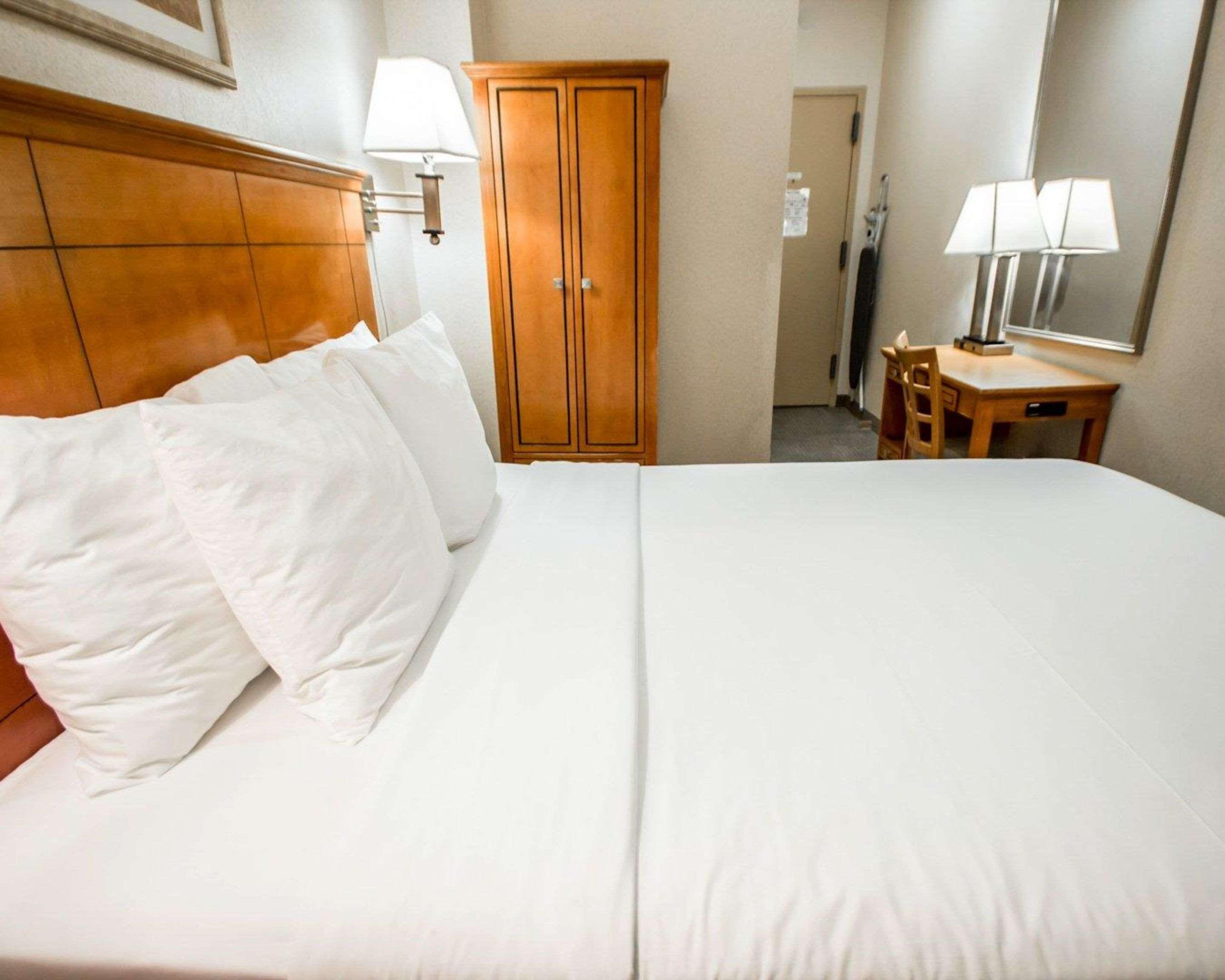 Econo Lodge Times Square Нью-Йорк Екстер'єр фото